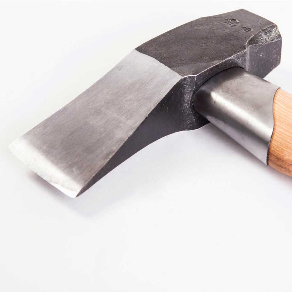 Shop the Gränsfors Splitting Maul axe at Mower City Albury, an authorised dealership. This 80 cm heavy-duty maul is perfect for large logs and is available online and in-store for ultimate convenience. Shop in-store servicing Albury Wodonga area.3